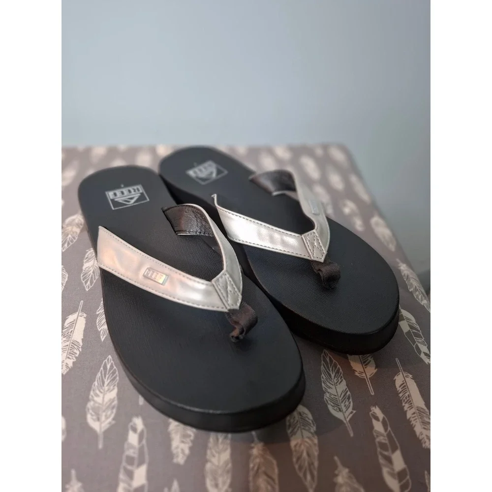 Reef Sandy Womens Flip Flop Sandals Black Metallic Silver Size 7